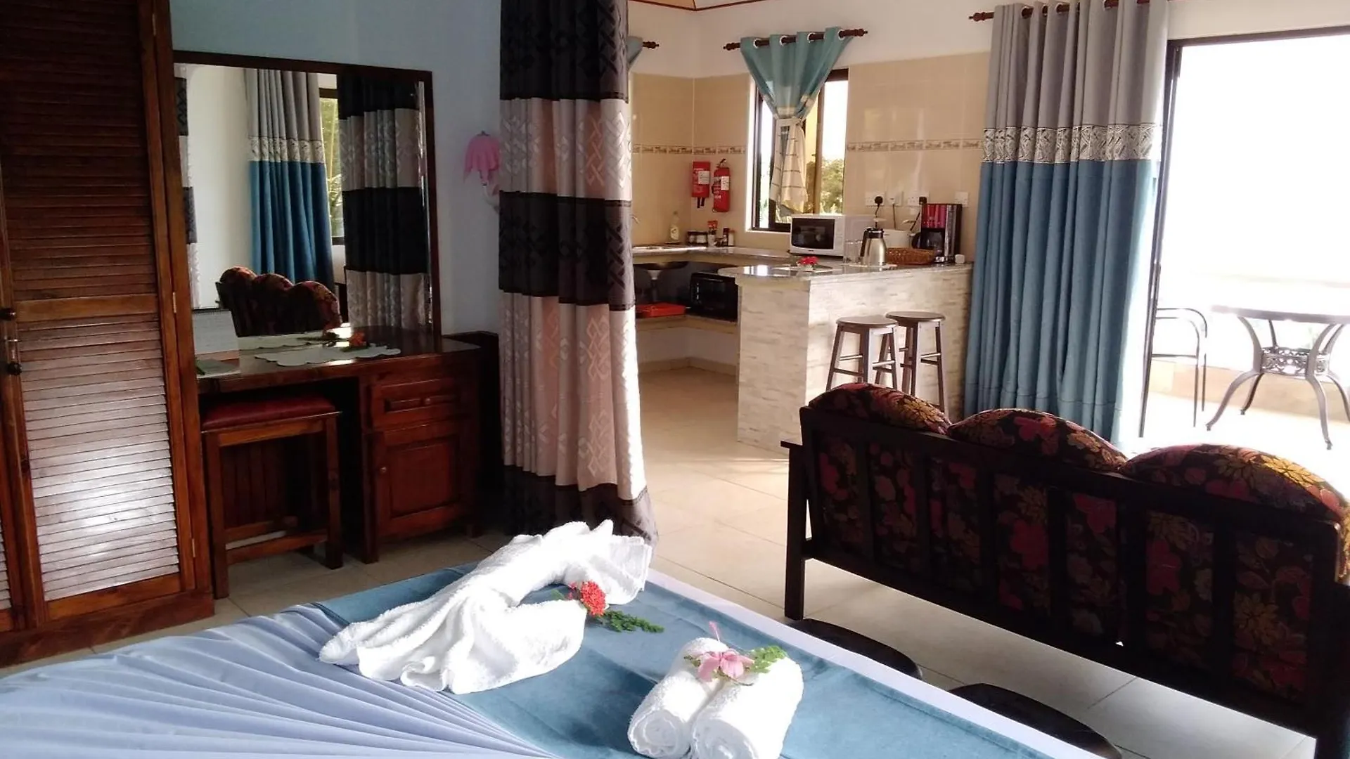 Les Elles Guesthouse Self Catering Baie Lazare  Maison d'hôtes